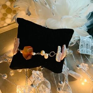 Freshwater pearls in a Sterling silver bracelet BN